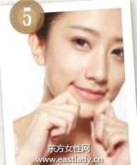 按摩让敷面膜更有效