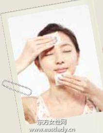 敏感肌护肤要以保湿补水为主