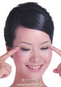 敲揉三焦经可减少鱼尾纹产生