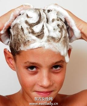 护发素不冲洗干净会损害头发吗