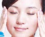 脸部按摩消除小细纹使肌肤变紧致