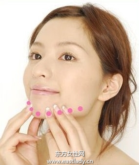 中医按摩轻松去除粉刺