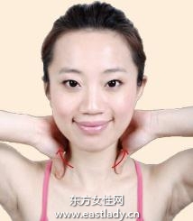 颈部按摩方法消除惹人颈纹