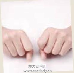 手部按摩操防止手部肌肤老化