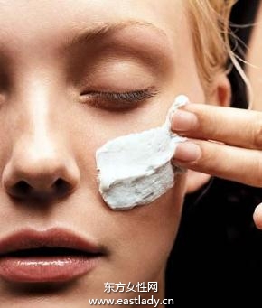 不同肤质肌肤面部清洁手法各不同