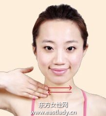 颈部按摩方法消除惹人颈纹