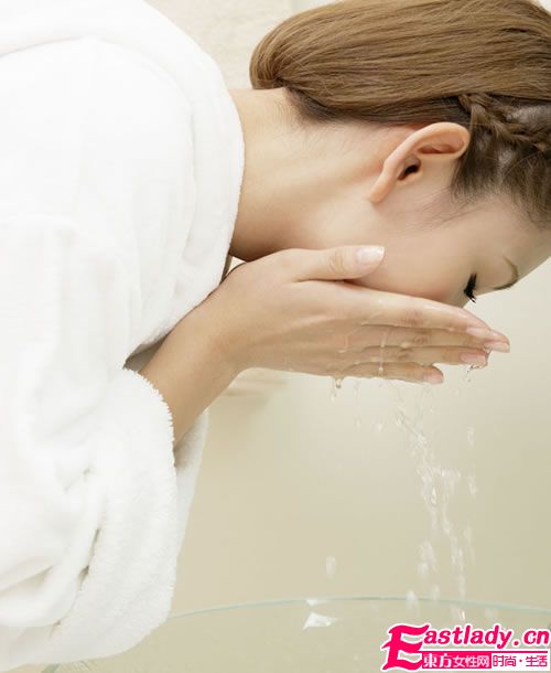 洁面陷阱 泡沫洁面品是肌肤健康杀手