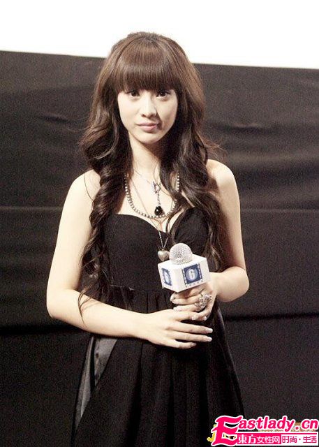 美女主播柳岩整容前后对比照片