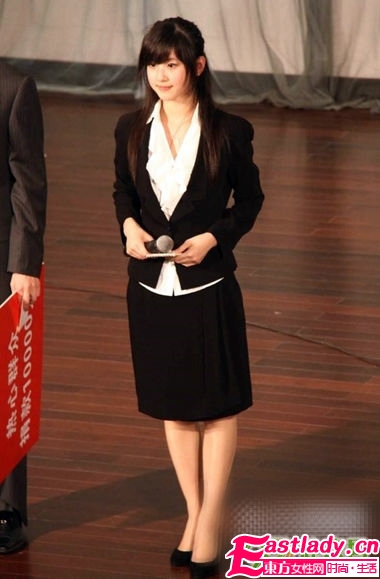 腹有诗书气自华 ＂奶茶妹妹＂清纯造型