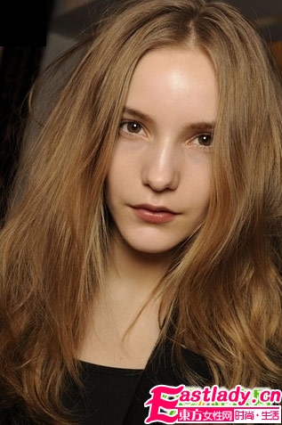 光洁嫩肤 找准痘痘的四个成因