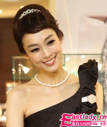 小皇冠与发型的搭配秘籍