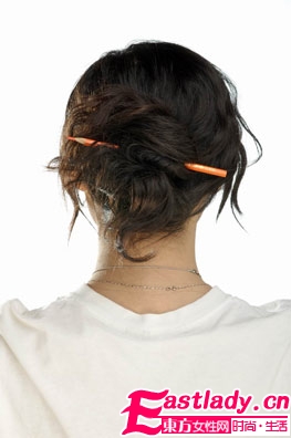 用铅笔盘发的方法 简单实用