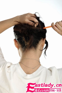 用铅笔盘发的方法 简单实用