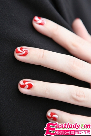自己在家做美甲 双色旋转图案美甲
