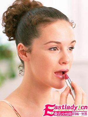 唇部养护5步走 养出水润唇