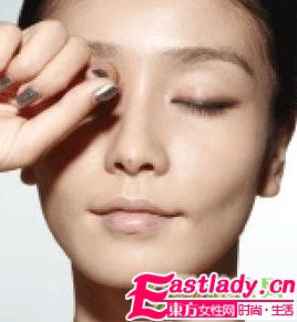 眼睛水肿 轻轻按几下立马消除