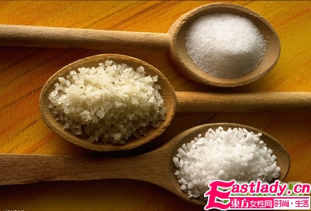 怎样用盐美容 盐洗脸好处多