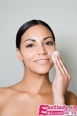 黑皮肤的MM怎么化妆好看