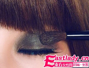 冷艳气质的眼妆怎么画
