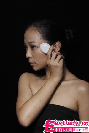 最简单的除皱方 调羹刮脸术