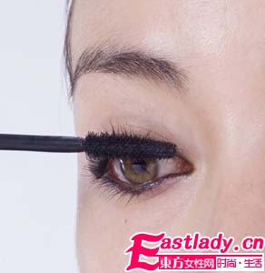 永不失败的刷睫毛方法
