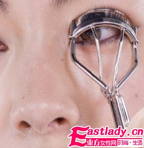 永不失败的刷睫毛方法