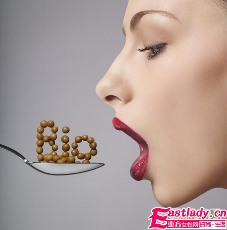 嘴唇干裂要吃什么