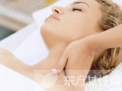 颈部疲劳怎么办 一天24小时简单按摩操防御颈椎病