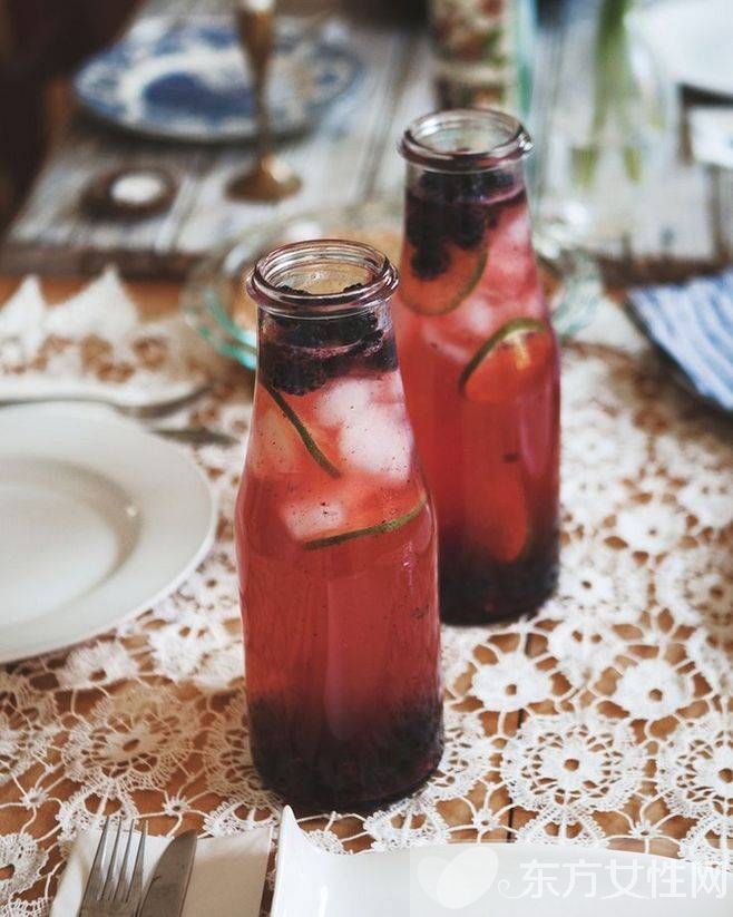 胃酸过多的症状 都有什么危害该怎么去治疗呢