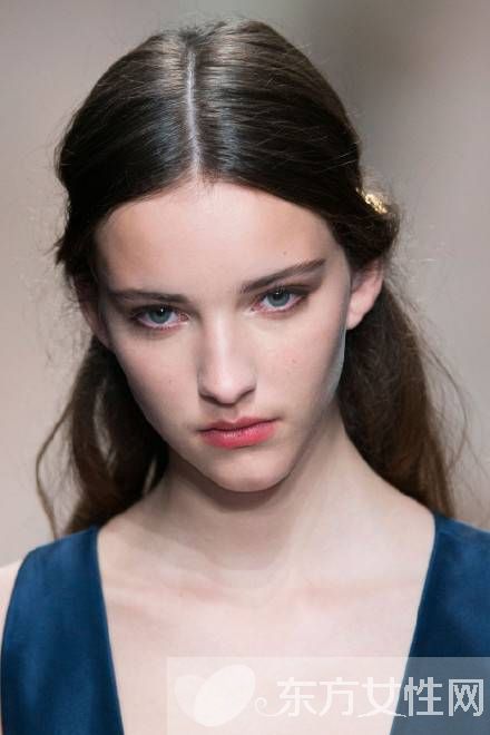 长白发的原因竟然是因为这个 学会这几招轻松搞定白发