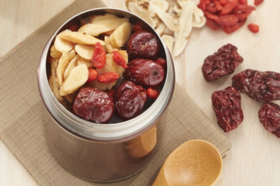 黄芪红枣枸杞茶好处多 却也有饮用注意事项