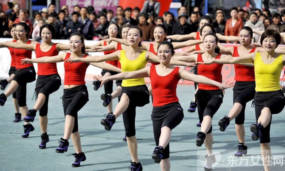 中老年人跳广场健身操的好处有哪些