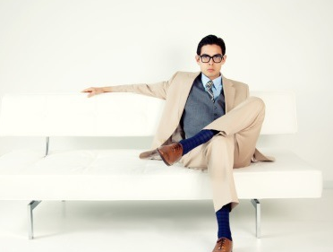 翘二郎腿的坏处有哪些呢 会带来怎样的危害