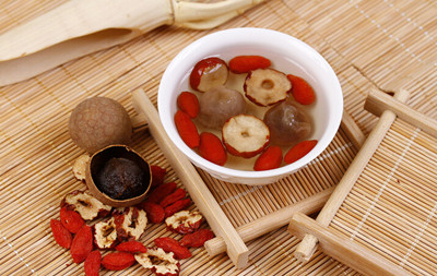 黄芪红枣枸杞茶好处多 却也有饮用注意事项