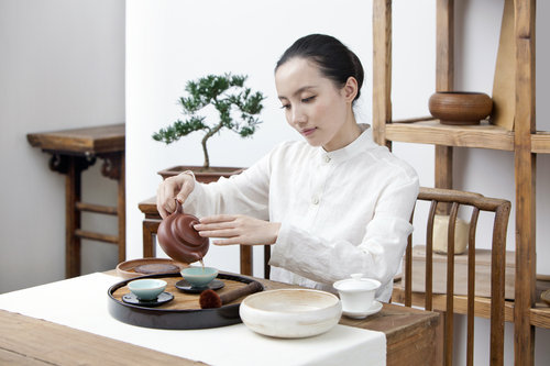 盆腔炎有什么症状 盆腔炎是怎么引起的