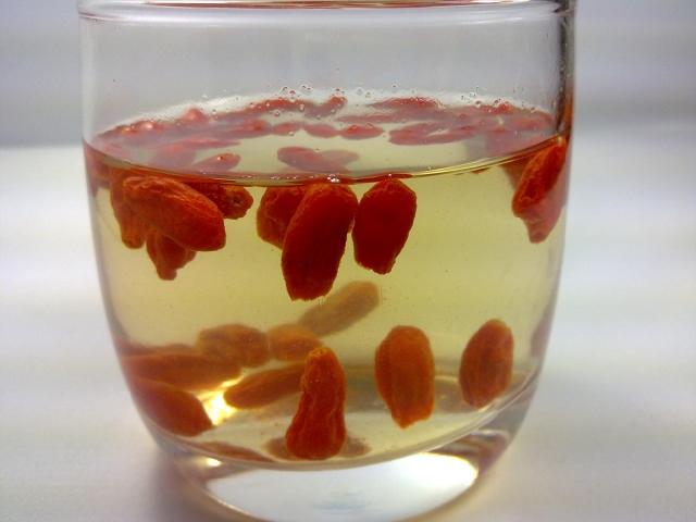 枸杞子泡茶喝有什么好处 揭秘枸杞子泡茶功效