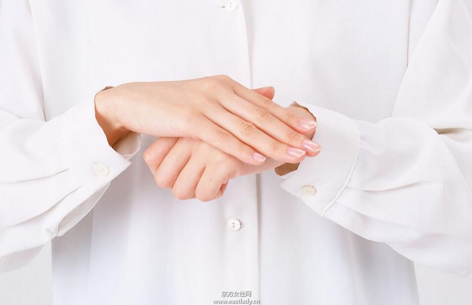 手上脱皮是怎么回事呢 轻松几招让你告别脱皮