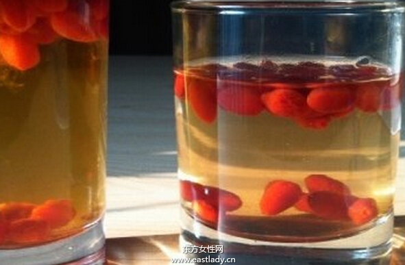 枸杞子泡酒喝的功效与做法 增强造血功能