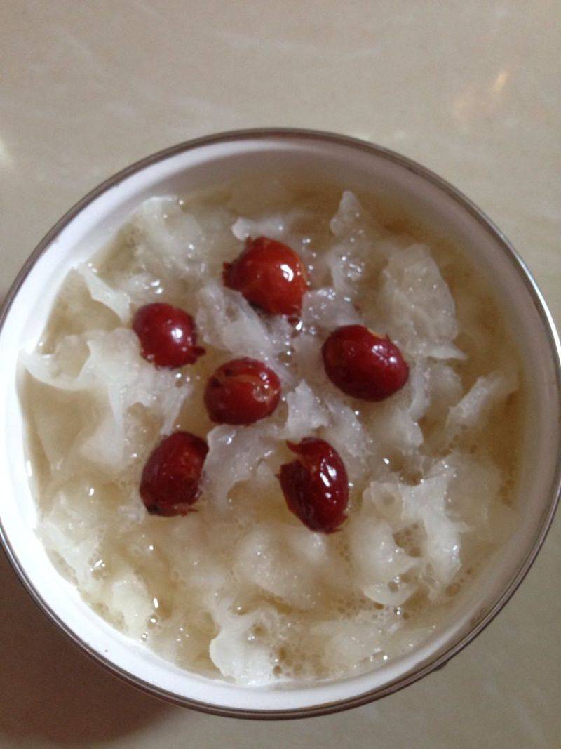 简单几步做出美味红枣银耳汤 美容养颜抗衰老