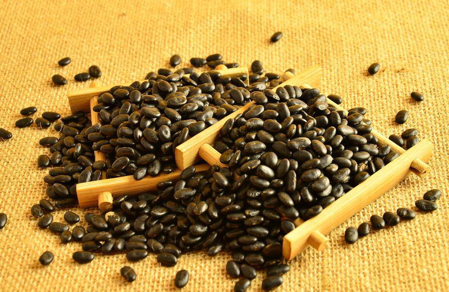 手把手教你黑豆泡醋的做法 赶紧学起来