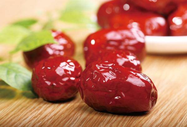 简单几步做出美味红枣银耳汤 美容养颜抗衰老