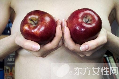 乳房胀痛是怎么回事 乳房胀痛当心乳腺癌的发生