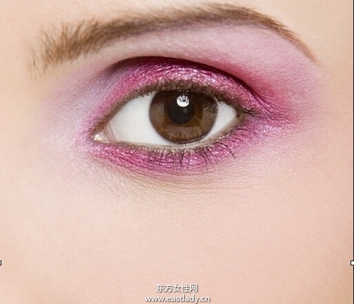 上眼皮突然下垂怎么办 这可能是疾病信号