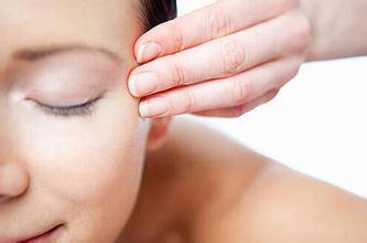 干眼症用什么眼药水好 你知道干眼症是如何引起