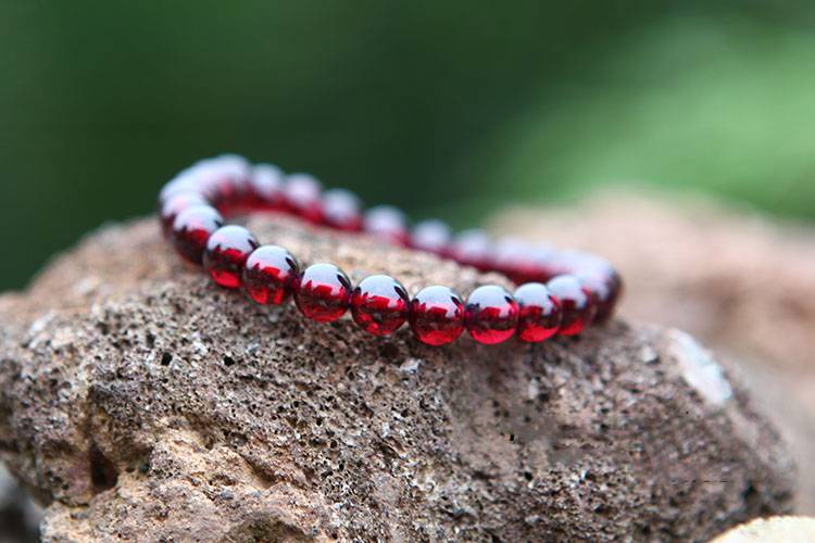 红石榴石的功效与作用 如何鉴别红石榴石真假