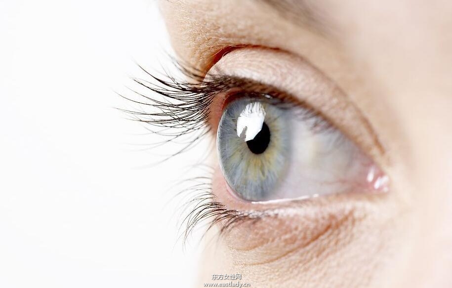 上眼皮突然下垂怎么办 这可能是疾病信号