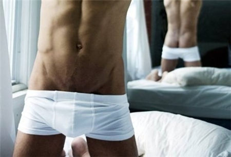 男人也有g点 最敏感地方不是龟头而是。。。