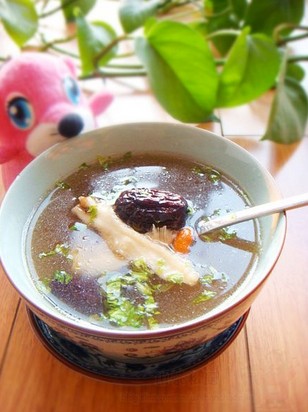 手脚冰凉怎么调理 夏季手脚冰凉怎么办