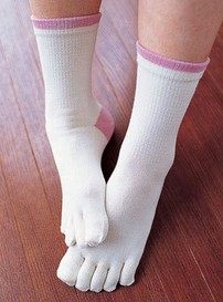 手脚冰凉怎么调理 夏季手脚冰凉怎么办