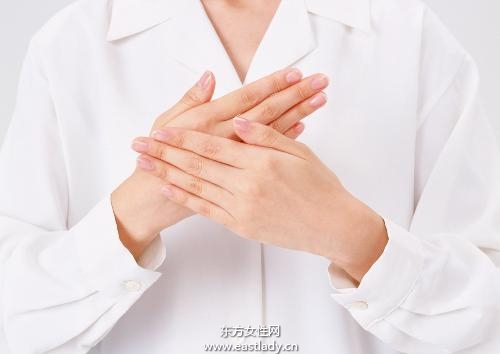 手脚出汗是怎么回事 应该如何治疗呢